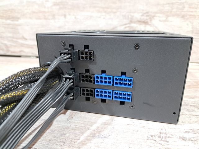 Fuente Corsair HX850 (850W)