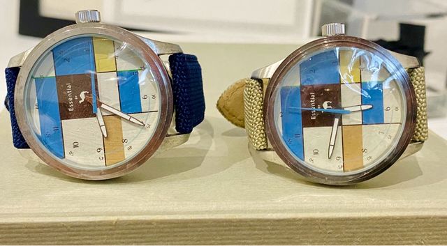 Due orologi Camel Essential