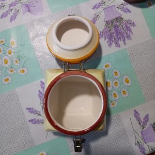 Portabiscotti con chiusura ermetica