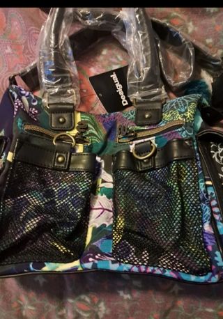 Bolso exclusivo Desigual  a ESTRENAR.  