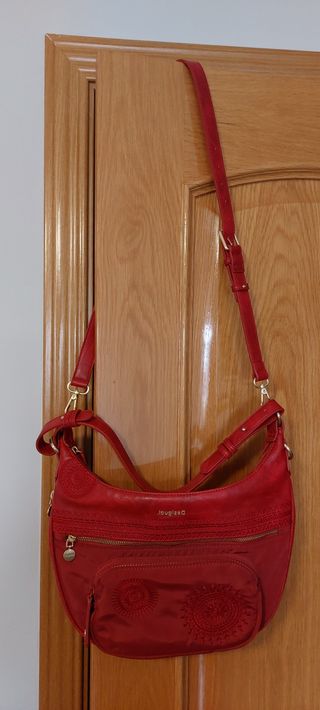 Bolso Desigual rojo. Usado dos veces