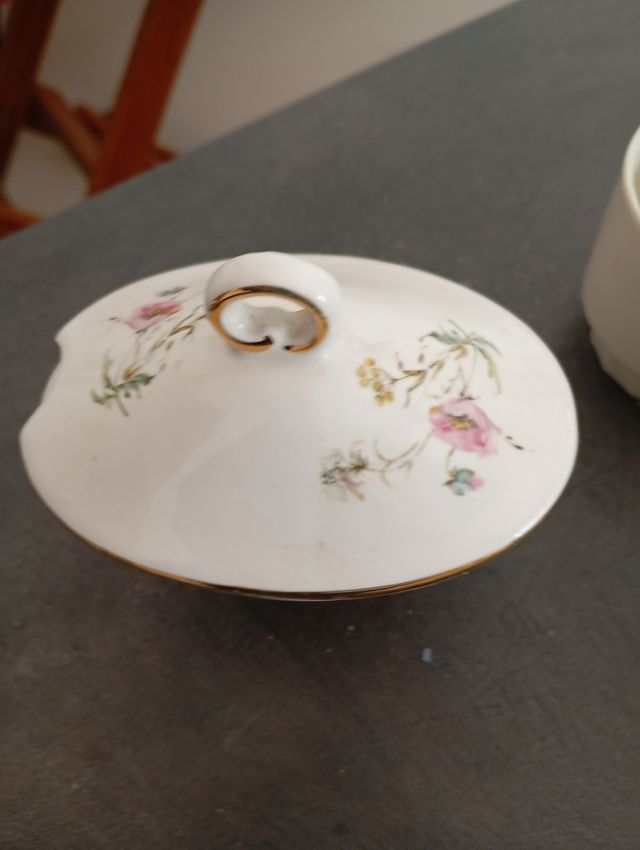 31 pezzi tra piattini, tazzine 1 zuccher