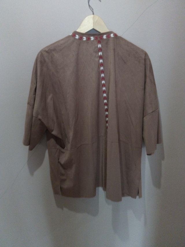 Chaqueta de mujer, estilo sobre camisa.