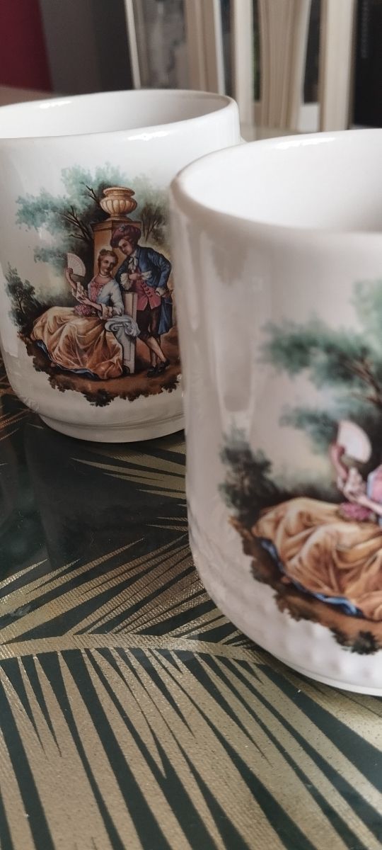 Jarra con tazas grabadas Antiguas de porcelana