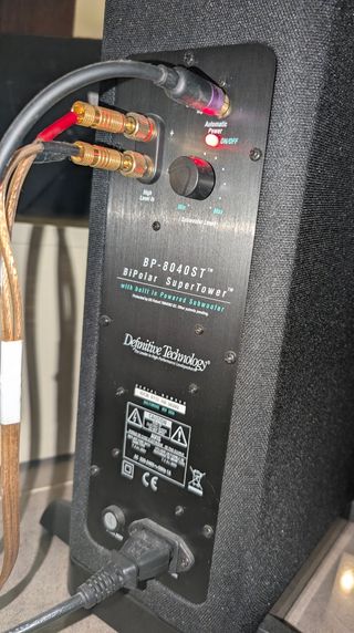 3 Altavoces Definitive Technology BP8040