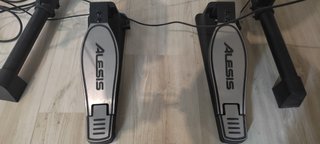 Batería electrónica marca ALESIS TURBO