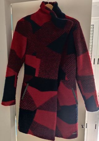 Chaqueta Desigual con cremallera al lado