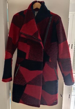 Chaqueta Desigual con cremallera al lado