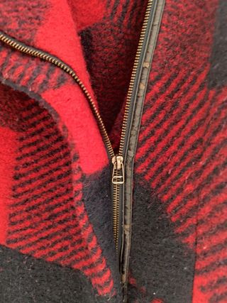 Chaqueta Desigual con cremallera al lado