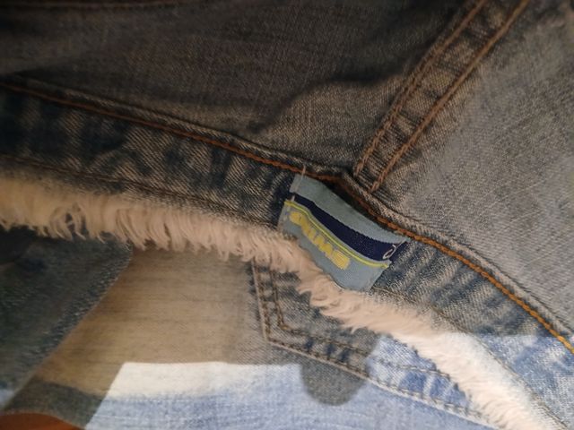 Jeans strapatti mis S prezzo 25 euro 1 p