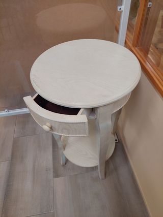 Mesa accesoria alta.