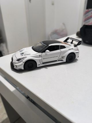 Nissan Skyline GT-R R35 a escala 1/32