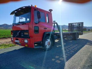 CAMION VOLVO FL6 CON PLATAFORMA