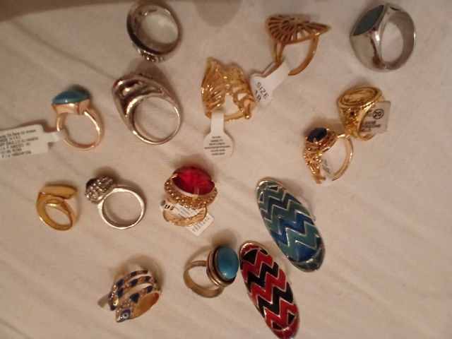 15 Anelli molto belli 10 euro 1 pezzo