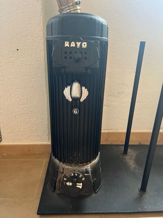 Estufa de leña con base y soporte lenya