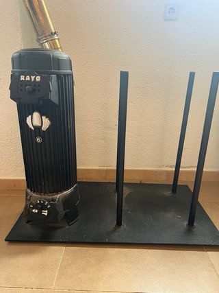 Estufa de leña con base y soporte lenya