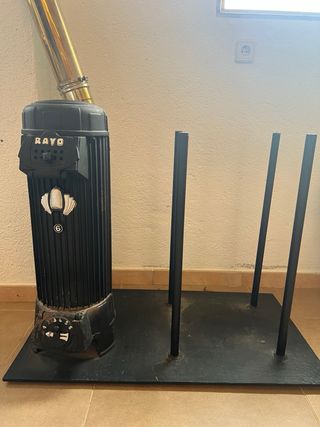 Estufa de leña con base y soporte lenya