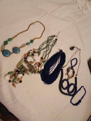 Collane  e bracciali  blu