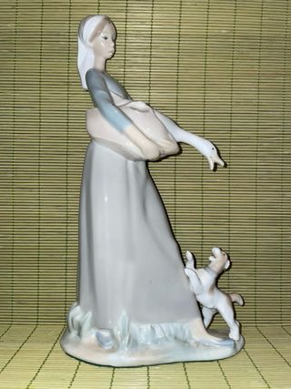 Bonita figura de porcelana