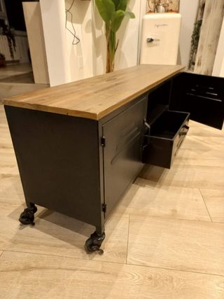Mesa TV industrial sklum