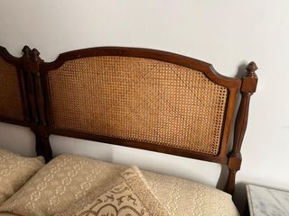 2 Cabeceros de cama de nogal y ratan