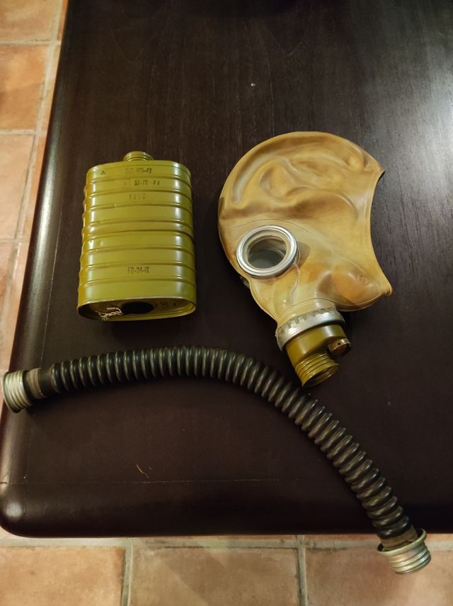 Máscara antigás soviética