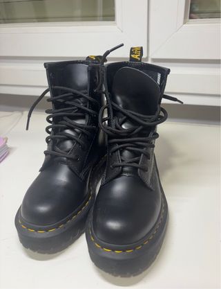 Dr.Martens con plataforma jadon de piel smooth