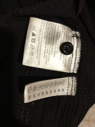 Camisa con bordados y lentejuelas