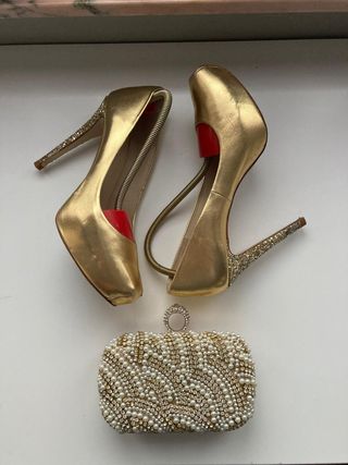 Zapatos y bolso dorado fiesta 40