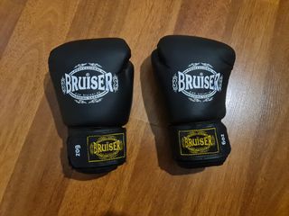 Guantes y espinilleras kickboxing 