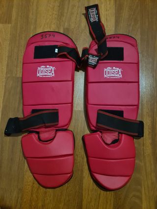 Guantes y espinilleras kickboxing 