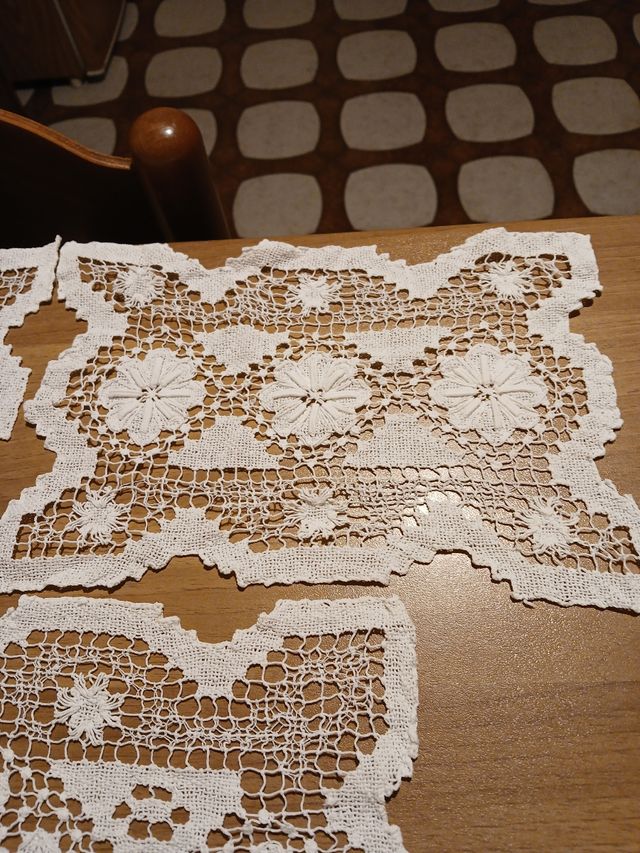 Serie di 4 centrini vintage