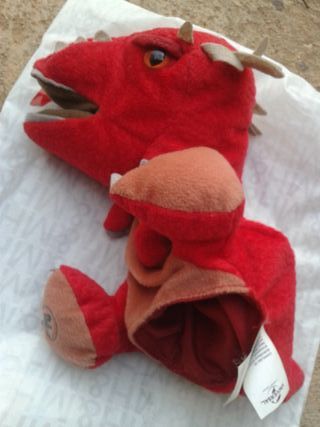 Dinosaurio peluche marioneta Jurassic World