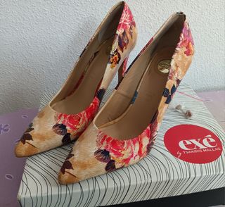 Botines de tacón negro con cremallera