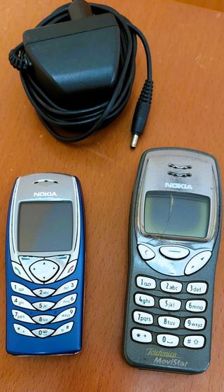 Telefoni Nokia vintage danneggiati
