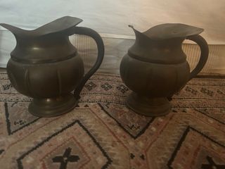 Pareja de Jarras  antiguas de bronce