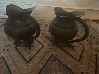 Pareja de Jarras  antiguas de bronce