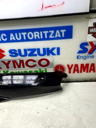 Tapa trasera izquierda peugeot tweet 49cc/125cc