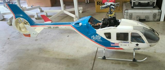 Helicóptero EC 135 HIROBO 