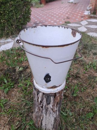 Cubo lechero metal blanco vintage.