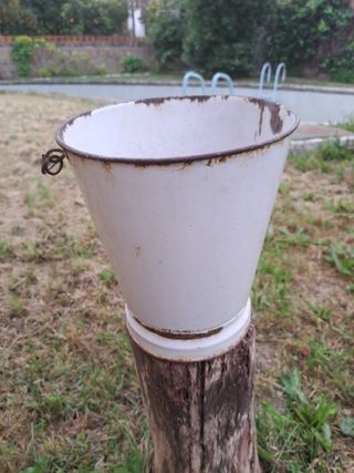 Cubo lechero metal blanco vintage.