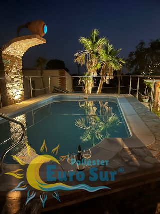 PISCINAS-DEPOSITOS EN POLIESTER VARIEDAD