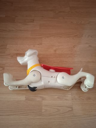 Juguete perro con ruedas