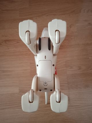 Juguete perro con ruedas