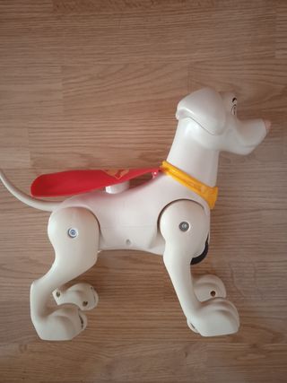 Juguete perro con ruedas