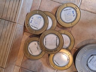 Latas metálicas películas antiguas