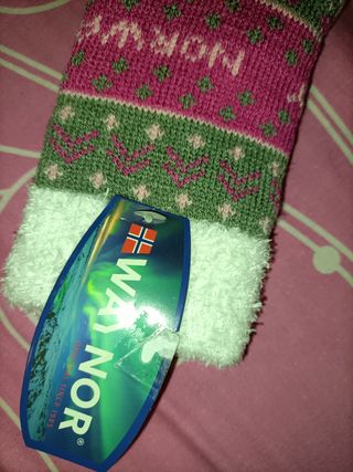 Calcetines calentitos con etiqueta