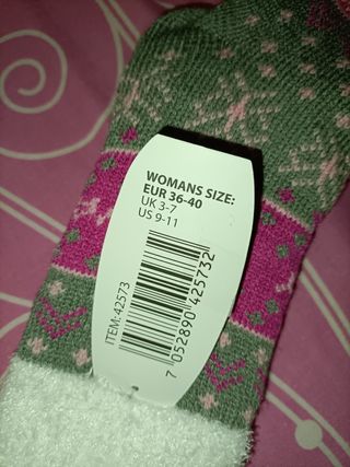 Calcetines calentitos con etiqueta