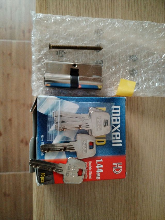 Cilindro de puerta de entrada.