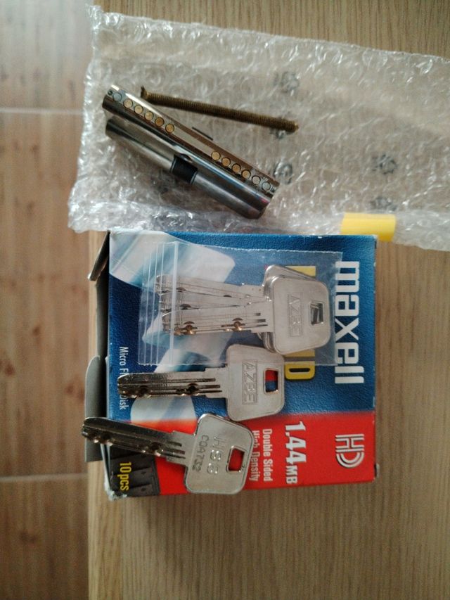 Cilindro de puerta de entrada.